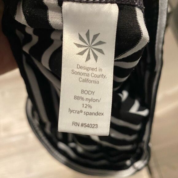 Athleta | Striped Crop Leggings | Size Medium - Picture 4 of 5